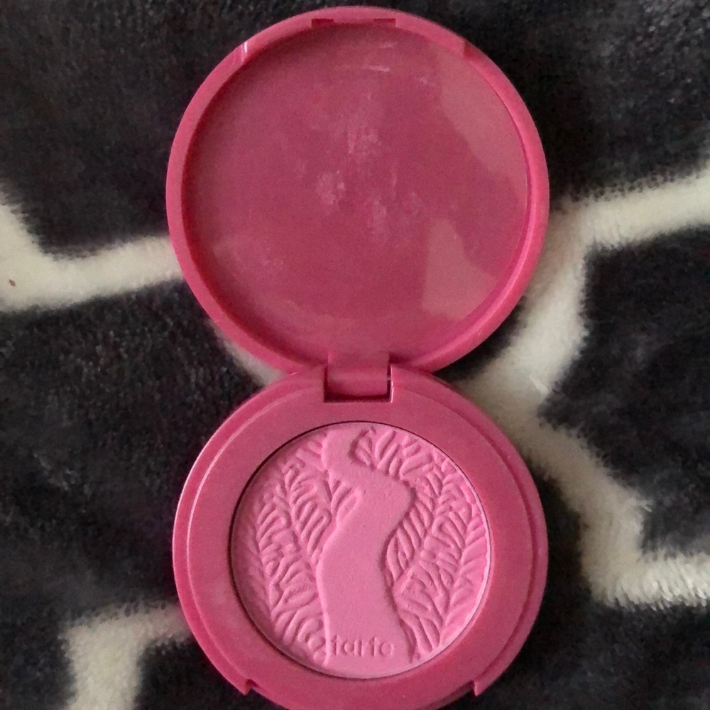 Tarte blush in Fantastic